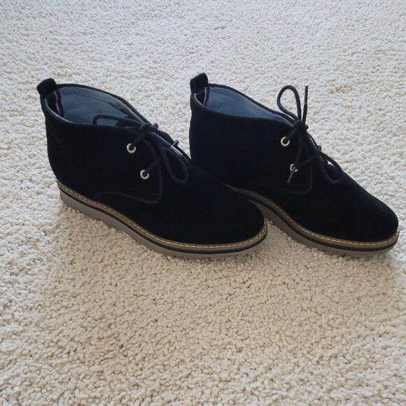 Tommy Hilfiger Suede  Up Ankle Booties Women’s 8.5 - Picture 6 of 6